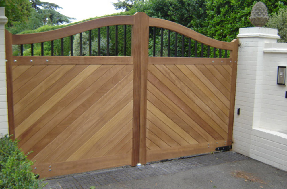 wooden gate that curves up